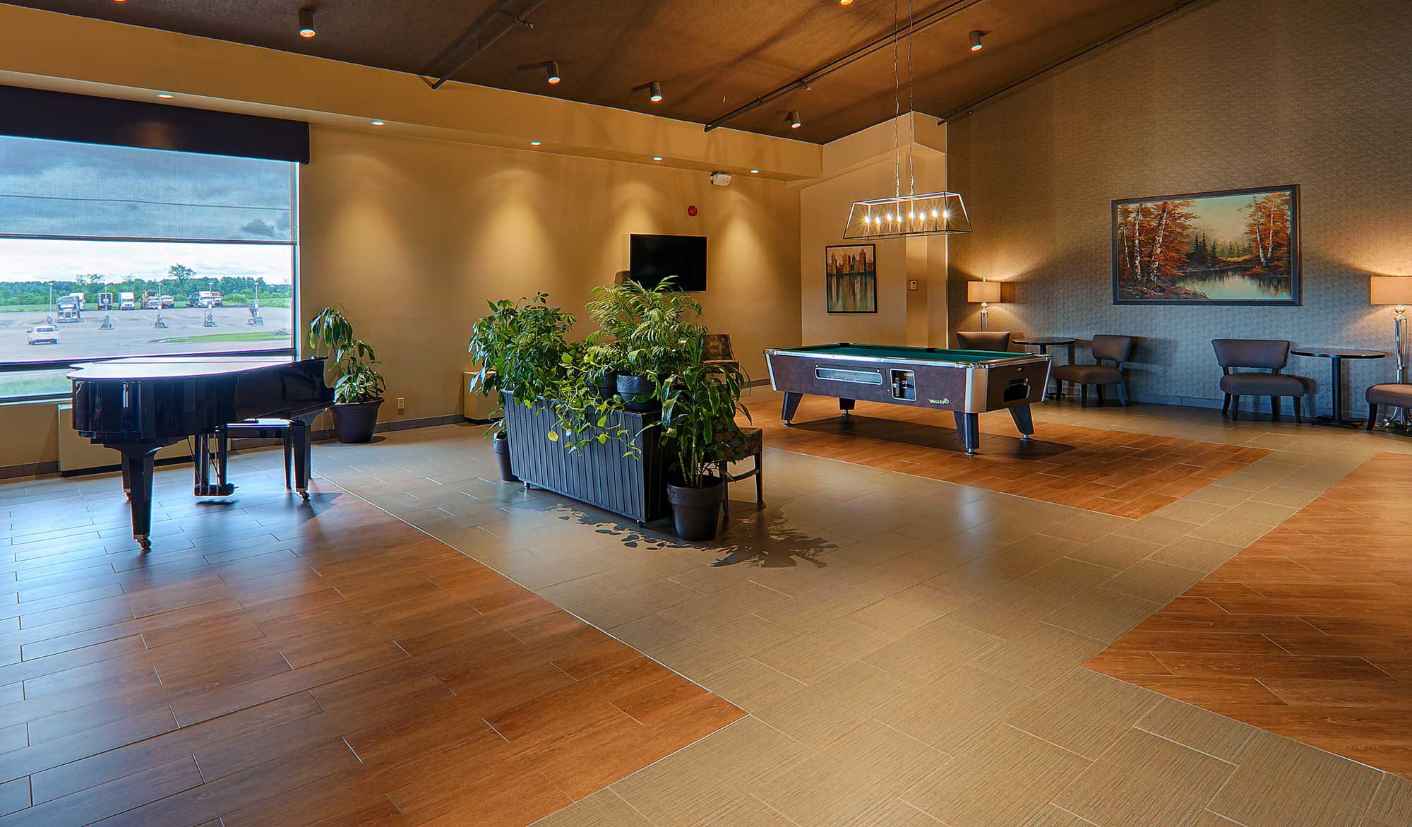 Lobby-pool table