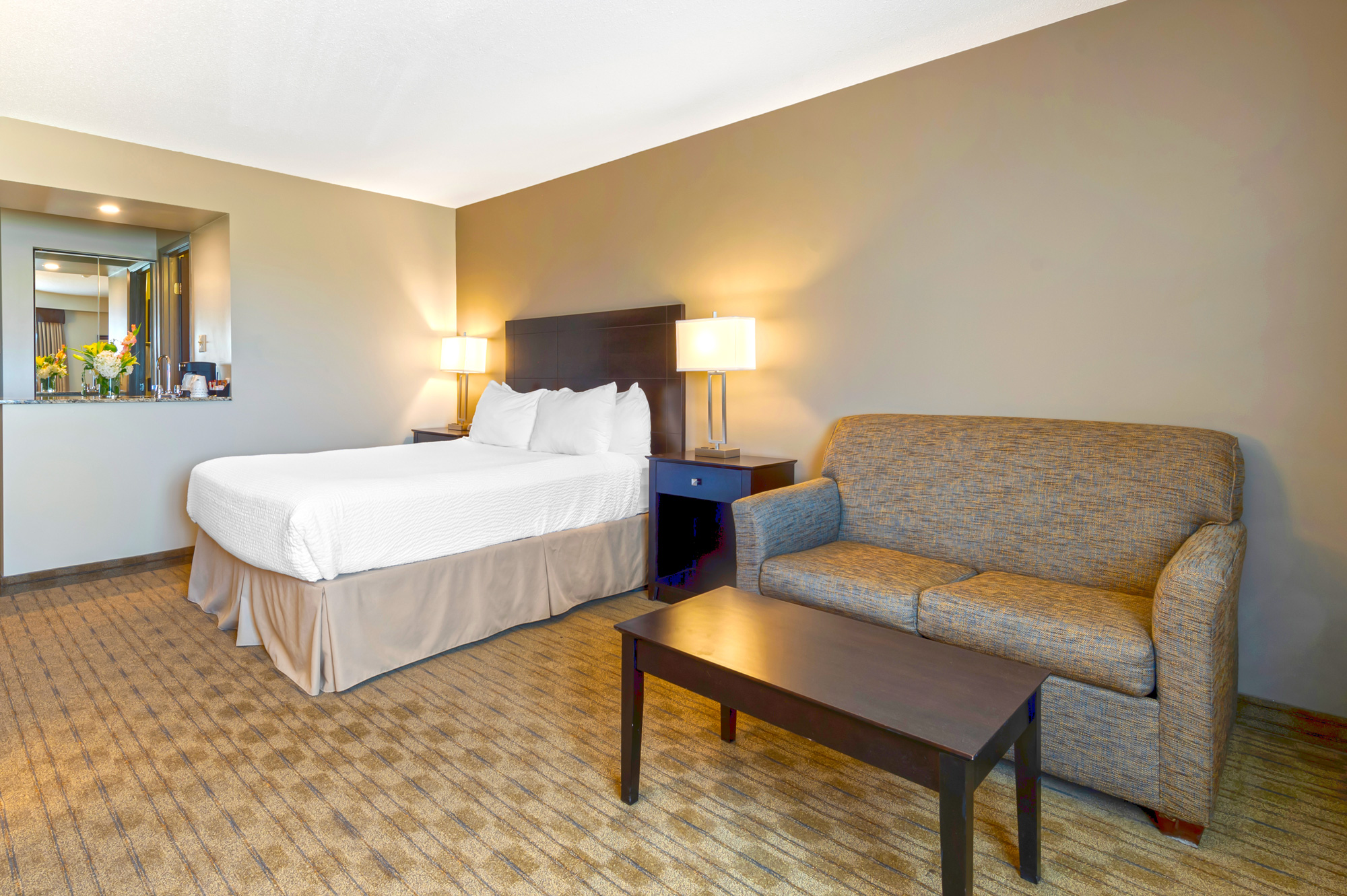 1 Queen Bed